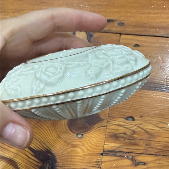 Lenox Ivory Heart-Shaped Florals Ceramic Tea Light Candle Holder - Picture 5 of 8